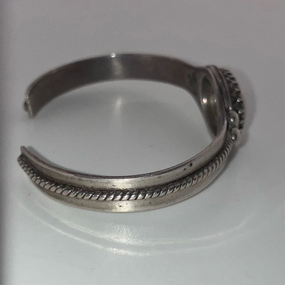 Sterling Silver Mother of Pearl Cuff Native American Vintage Bracelet - Picture 3 of 6